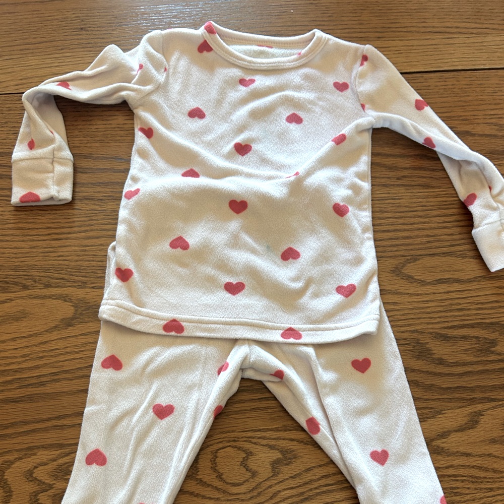 Cat & Jack snug fit 2 piece Heart Pattern Pajamas for baby